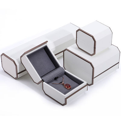 acheter Package de bijoux en cuir PU blanc pour bagues de taille personnalisée colliers et bracelets online manufacture