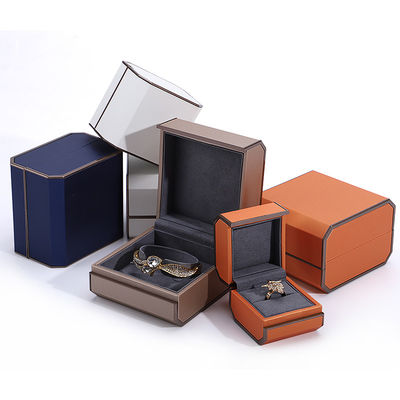 Boîte d'emballage de bijoux en cuir en PU en or élégant sur mesure pour anneaux colliers et bracelets