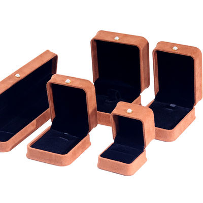 Logo personnalisé Coffre à bijoux en velours de couleur de café pour bracelet boucles d'oreilles Collier Perle Lock