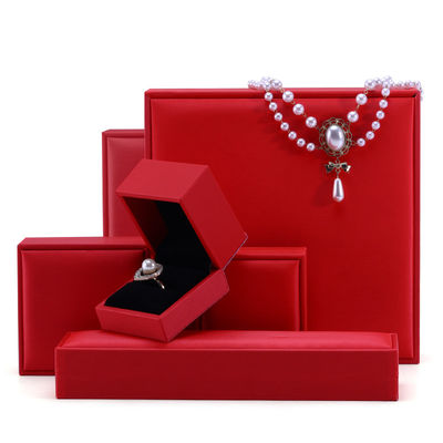 Boîte à bijoux en cuir rouge de marque personnalisée Boîte d'emballage de bijoutier de luxe