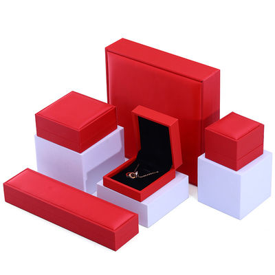Boîte à bijoux en cuir rouge de marque personnalisée Boîte d'emballage de bijoutier de luxe