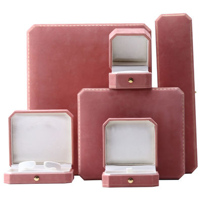 Boîte à bijoux rectangulaire en velours rose pour ensemble de bracelets à motifs de luxe avec logo personnalisé