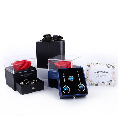 Boîte à bijoux en rose de savon en conserve Pour le jour de la Saint-Valentin