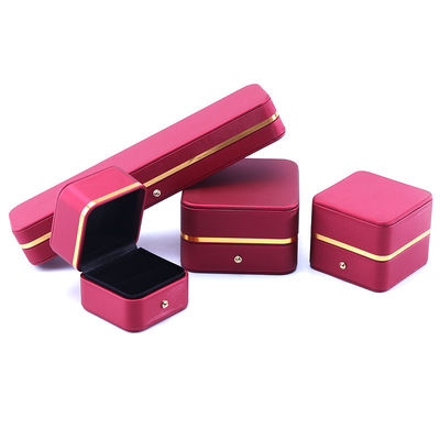 Boîte à bijoux en cuir de qualité rouge pour le dernier style de bracelet rectangulaire collier cadeau de montre