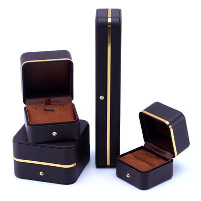 Boîte d'emballage de bijoux en cuir de qualité café pour boucles d'oreilles à cheval Collier Horloge et bague