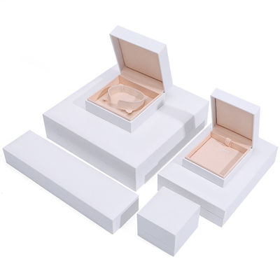 Coffret de papier blanc pour bijoux 9x9x4cm personnalisé pour bracelet boucles d'oreilles Collier Ring Packaging