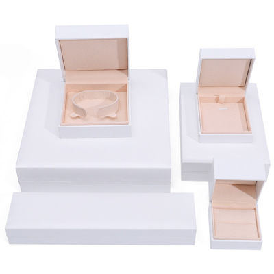 Coffret de papier blanc pour bijoux 9x9x4cm personnalisé pour bracelet boucles d'oreilles Collier Ring Packaging