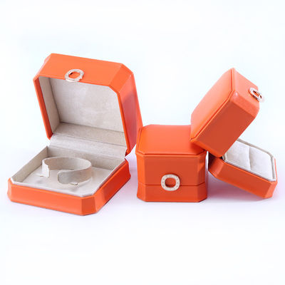 Boîte d'emballage de bijoux en cuir PU carré orange pour bracelet de collier et bague de mariage