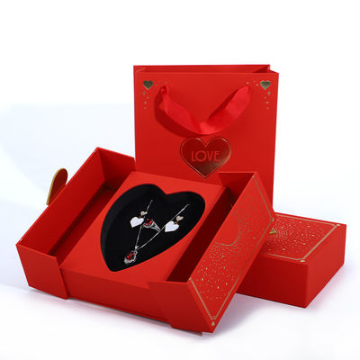 Boîte à bijoux en forme de cœur en forme de rose rouge Collier de la Saint-Valentin