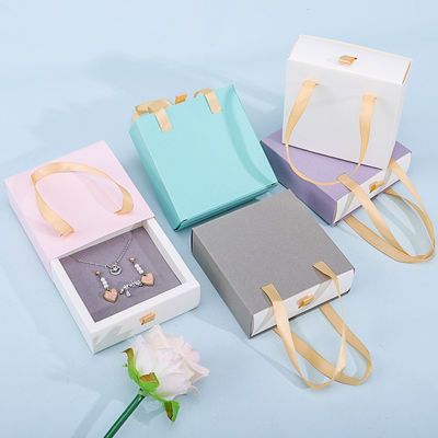 Boîte d'emballage de cadeaux en carton discret