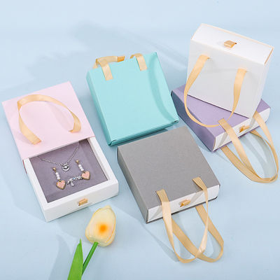 Boîte d'emballage de cadeaux en carton discret