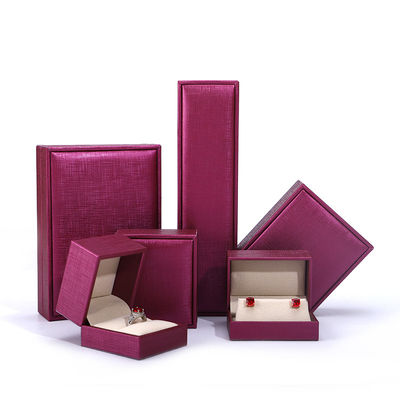 Chine fabrication en gros de bijoux de luxe Boîte d'emballage personnalisée haut de gamme Collier Bracelet Boucle d'oreille Emballage rose Rouge Pu Boîte de bijoux en cuir avec logo