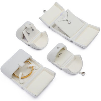 Boîte cadeau de bijoux en velours blanc exquis Boîte d'emballage de luxe pour pendentif d'anneau