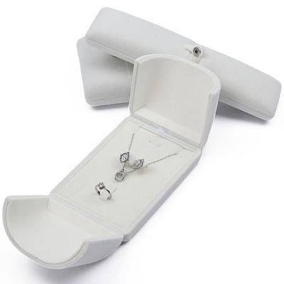Boîte cadeau de bijoux en velours blanc exquis Boîte d'emballage de luxe pour pendentif d'anneau