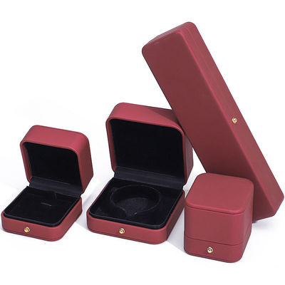 Boîte d'emballage de rangement de bijoux en cuir en PU avec bouton doré