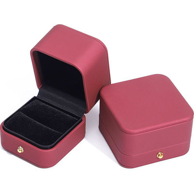 Boîte d'emballage de rangement de bijoux en cuir en PU avec bouton doré