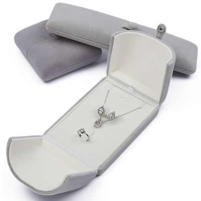 Boîte à bijoux en velours gris en forme de coquille attractive