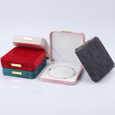Boîte de rangement de collier en velours de perles à toucher doux