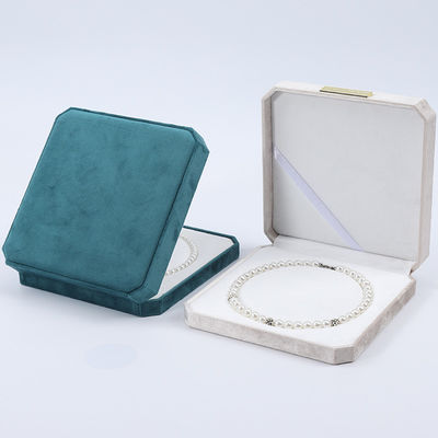 Boîte de rangement de collier en velours de perles à toucher doux