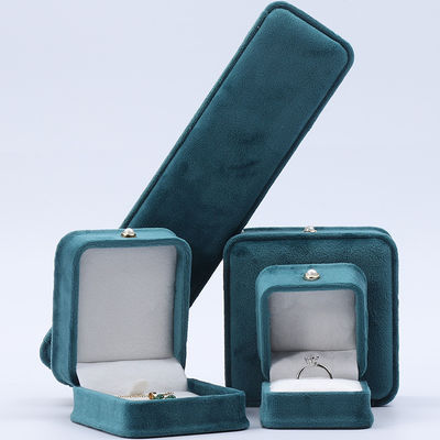 Vente en gros Fabrication de bijoux en velours haut de gamme Emballage Boîte Collier personnalisé Bracelet Boucles d'oreilles Ensemble de bijoux d'anneau Emballage de bijoux en velours vert Boîte avec logo