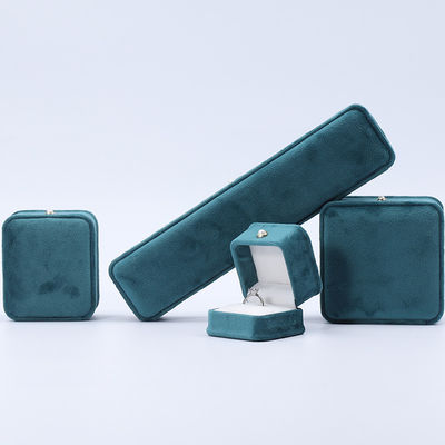 Vente en gros Fabrication de bijoux en velours haut de gamme Emballage Boîte Collier personnalisé Bracelet Boucles d'oreilles Ensemble de bijoux d'anneau Emballage de bijoux en velours vert Boîte avec logo