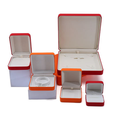 Boîte de rangement de bijoux en cuir en PU convexe élégant multicolore pour emballage de luxe