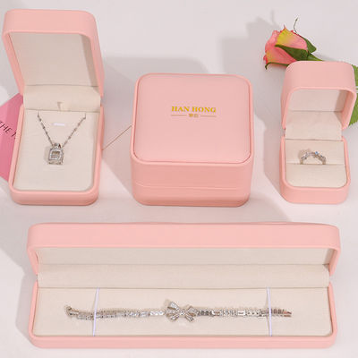 boîte à bijoux avec logo personnalisable haut de gamme faite à la main en cuir rose, emballage de bijoux