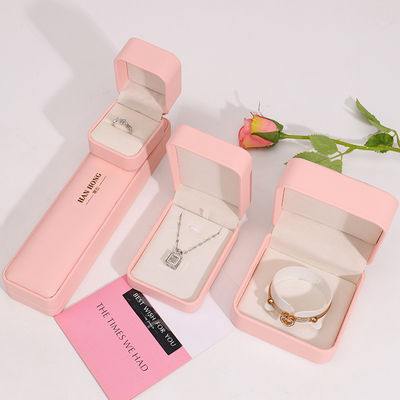 Fabrication en gros de bijoux de qualité supérieure Boîte d'emballage Logo personnalisé Collier Bracelet Boucles d'oreilles Anneau Emballage Boîte de bijoux en cuir rose