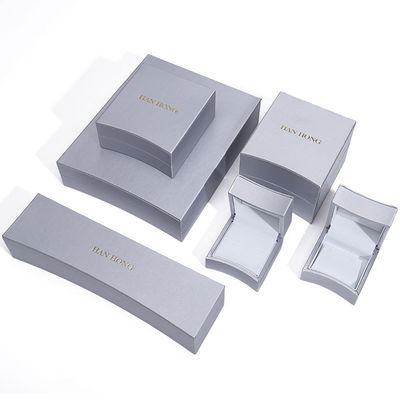 Boîte à bijoux en cuir en PU en forme d'arc en argent