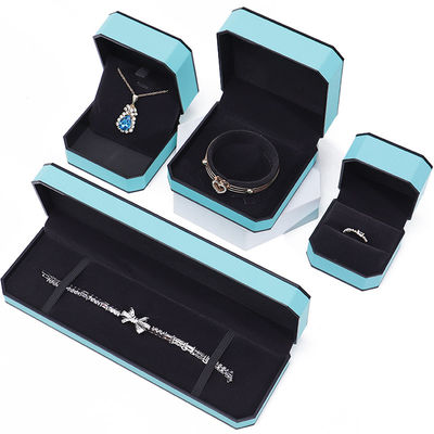 Boîte à bijoux en faux cuir octagonal avec bordure noire
