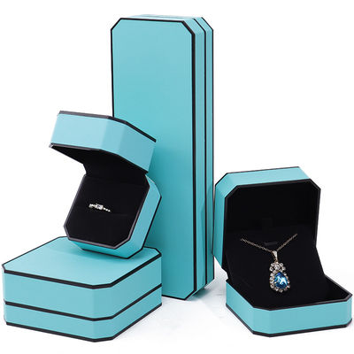 Boîte à bijoux en faux cuir octagonal avec bordure noire
