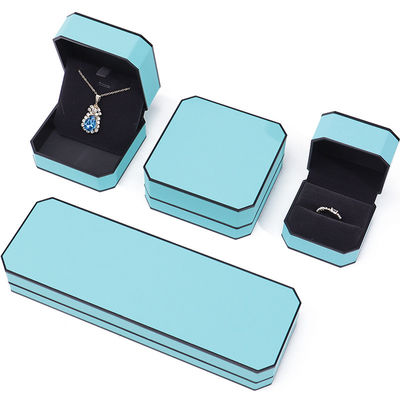 Boîte à bijoux en faux cuir octagonal avec bordure noire