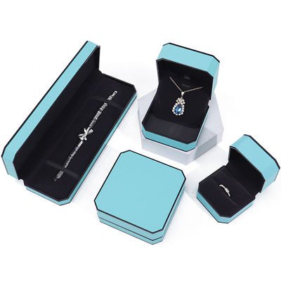 Boîte à bijoux en faux cuir octagonal avec bordure noire