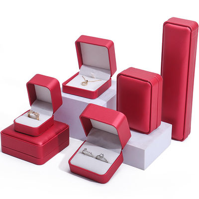 acheter Boîte d'emballage de bijoux de luxe en cuir PU rouge noble avec douce doublure de velours online manufacture