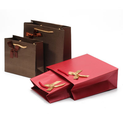 Des sacs-cadeaux en carton à goût doux