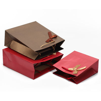 Des sacs-cadeaux en carton à goût doux