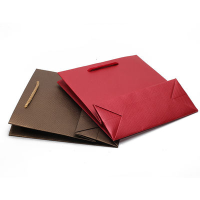 Des sacs-cadeaux en carton à goût doux