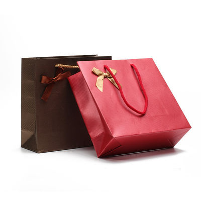 Des sacs-cadeaux en carton à goût doux