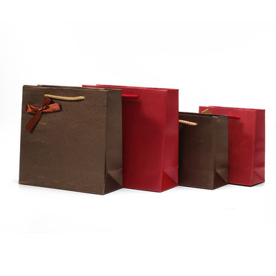 Des sacs-cadeaux en carton à goût doux