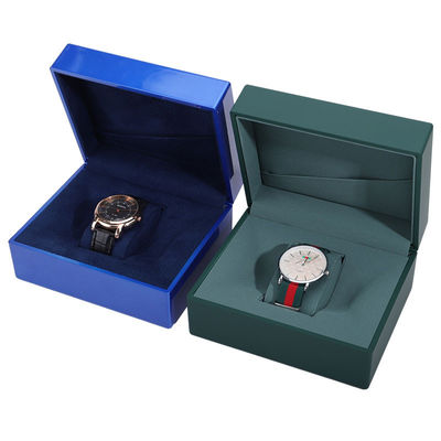 Boîte d'emballage de montres en plastique brillante et lisse avec un motif en cuir élégant