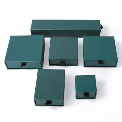 acheter Fabrication en gros Eco-friendly cadeau de haute qualité Box de bijoux personnalisé Custom Ring Collier Boucle d'oreille Bracelet Emballage carton vert Paper Drawer Box de bijoux avec logo online manufacture