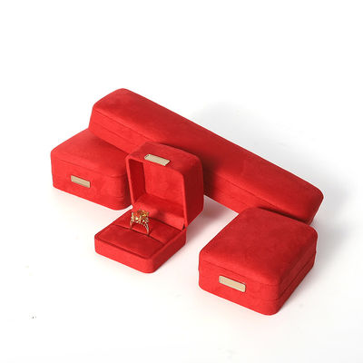 Fabrication en gros Luxe Jeux de bijoux Boîte personnalisée Coffret personnalisé haut de gamme Collier Bracelet Boucles d'oreilles Ensemble de bijoux d'anneau Emballage Coffret de bijoux rouge velours avec logo