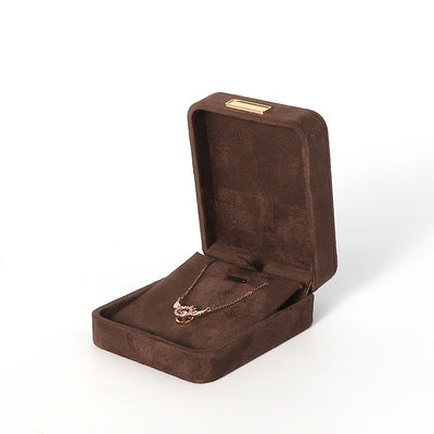 Fabrication de gros Luxe Jeux de bijoux Coffret personnalisé Coffret personnalisé haut de gamme Collier Bracelet Boucles d'oreilles Ensemble de bijoux d'anneau Emballage Coffret de bijoux marron velours avec logo