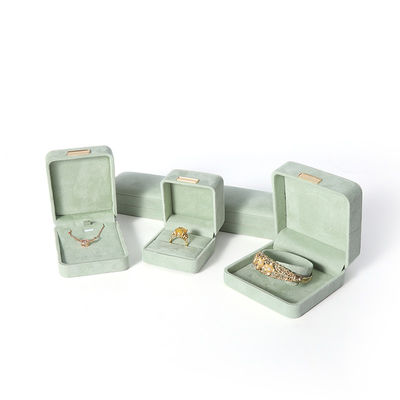 Fabrication de gros Luxe Jeux de bijoux Boîte personnalisée Coffret personnalisé haut de gamme Collier Bracelet Boucles d'oreilles Ensemble de bijoux d'anneau Emballage Velours vert clair Boîte de bijoux avec logo