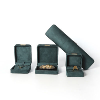 Fabrication de gros Luxe Jeux de bijoux Boîte personnalisée Coffret personnalisé haut de gamme Collier Bracelet Boucles d'oreilles Ensemble de bijoux d'anneau Emballage Velours vert foncé Boîte de bijoux avec logo