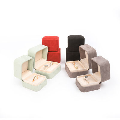Vente en gros de bijoux haut de gamme Emballage Boîte à bague Logo personnalisé Emballage de bijoux Luxe Mariage à double fiançailles Boîte à bague de velours