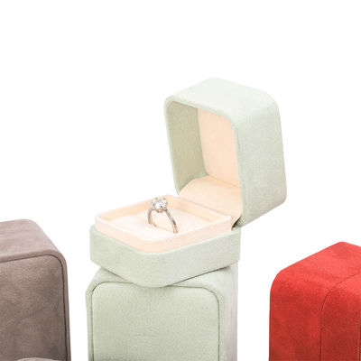 Vente en gros de bijoux haut de gamme Emballage Boîte à bague Logo personnalisé Emballage de bijoux Luxe Mariage à double fiançailles Boîte à bague de velours