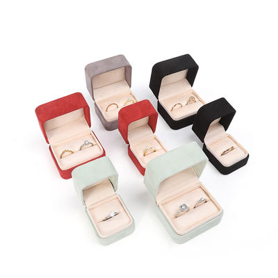 Vente en gros de bijoux haut de gamme Emballage Boîte à bague Logo personnalisé Emballage de bijoux Luxe Mariage à double fiançailles Boîte à bague de velours