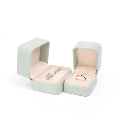 Vente en gros de bijoux Emballage Boîte à anneaux Emballage de bijoux personnalisé Luxe Double mariage Engagement Boîte à anneaux de velours vert avec logo