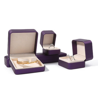 Boîte à bijoux en cuir violet premium avec impression en relief
